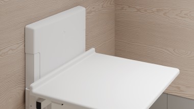 Przewijak dla dzieci w łazience bez barier
