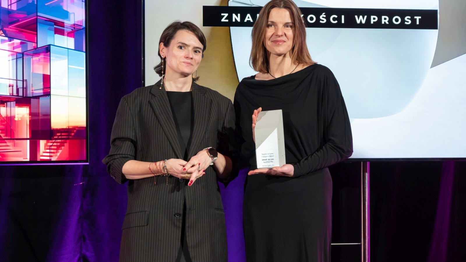 Justyna Zborowska z nagrodą dla firmy Geberit (fot. Piotr Woźniakiewicz Ars Lumen) Justyna Zborowska z nagrodą dla firmy Geberit (fot. Piotr Woźniakiewicz Ars Lumen)