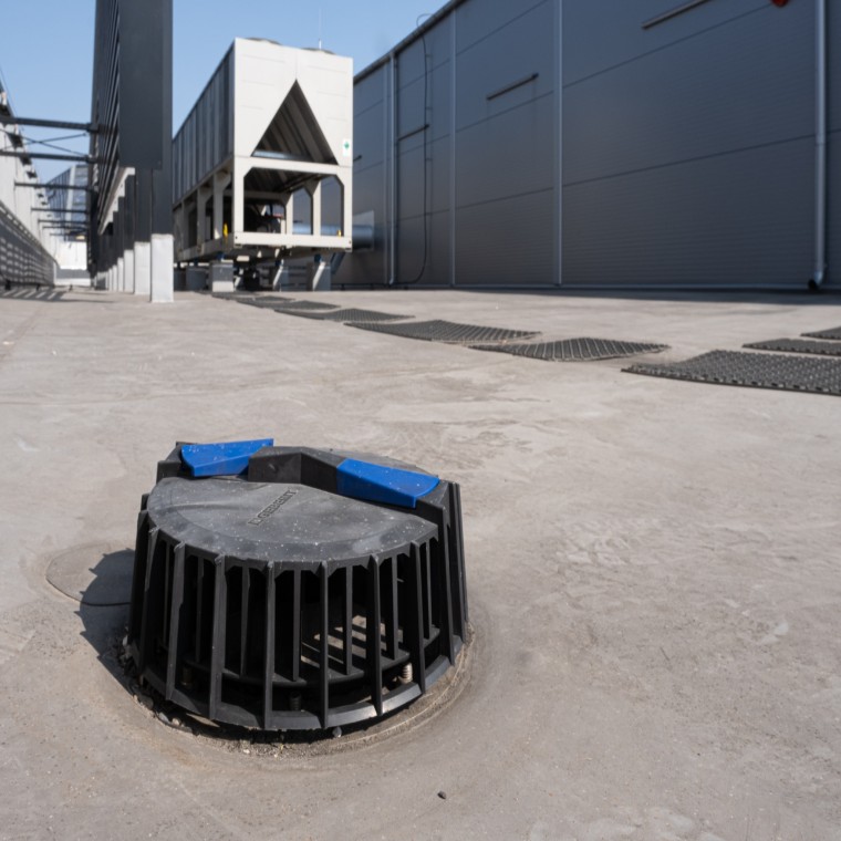 system Pluvia Geberit na dachu biurowca High5ive w Krakowie (© Skanska) system Pluvia Geberit na dachu biurowca High5ive w Krakowie (© Skanska)