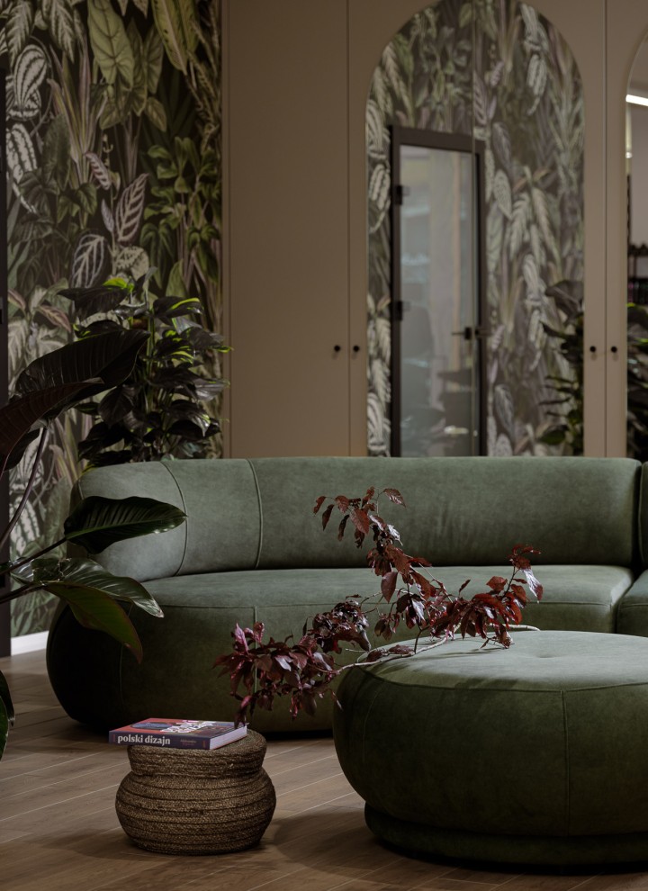 Komfortowe wnętrze salonu fryzjerskiego Maniewski