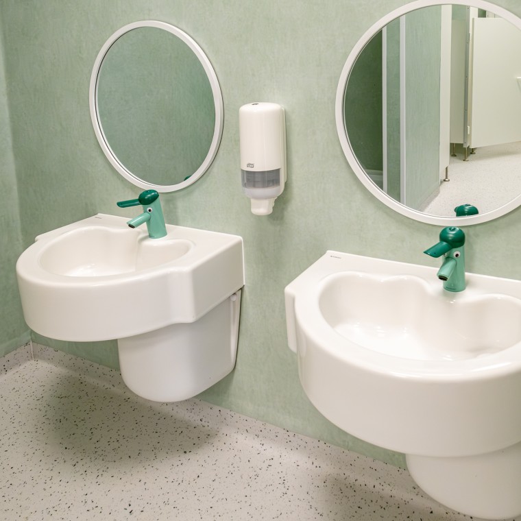 Umywalki w Żłobku Kropka