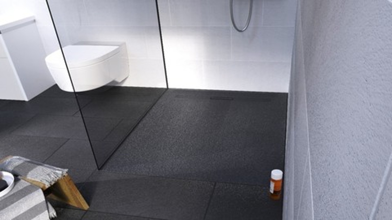 Minimalistyczny i funkcjonalny brodzik Geberit Sestra z odpływem liniowym