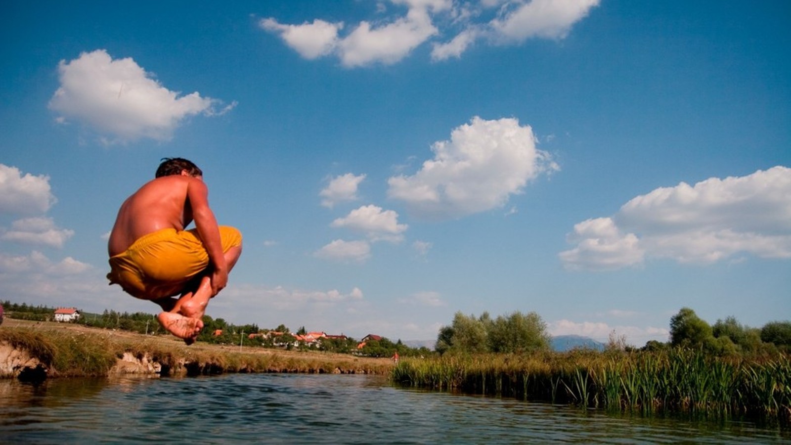 Spędzanie czasu nad rzeką Spędzanie czasu nad rzeką