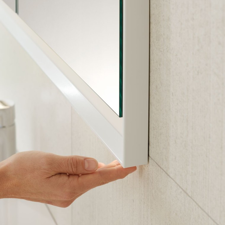 Prosta obsługa szafki lustrzanej Geberit ONE