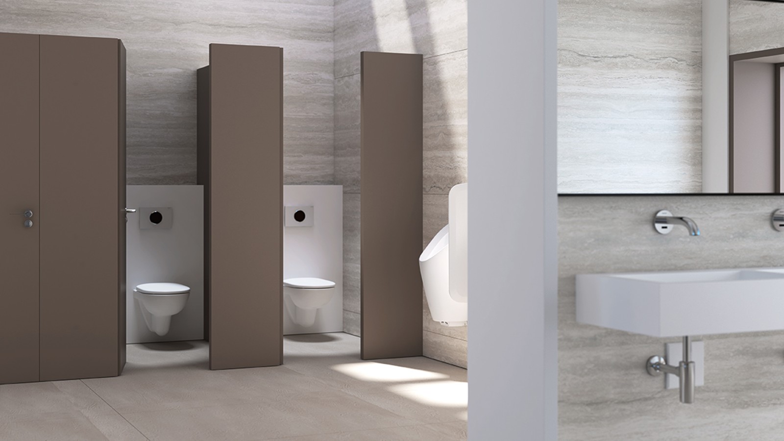 Publiczna toaleta ze zbiornikami spłukującymi, przyciskami spłukującymi i pisuarami Geberit