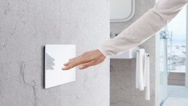 Przyciski uruchamiające i panele zakrywające Geberit do toalet i pisuarów