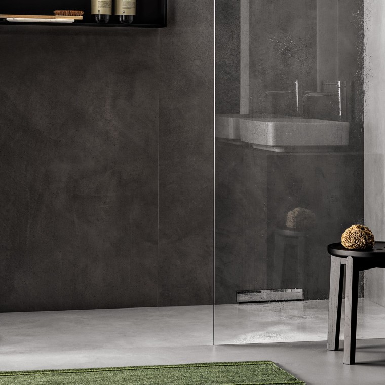 Prysznic z odpływem ściennym