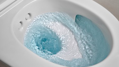 Prezentacja technologii spłukiwania TurboFlush w misce WC Geberit ONE