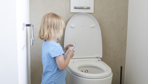 Toalety myjące zmniejszają poziom nadzoru wymaganego dla dzieci