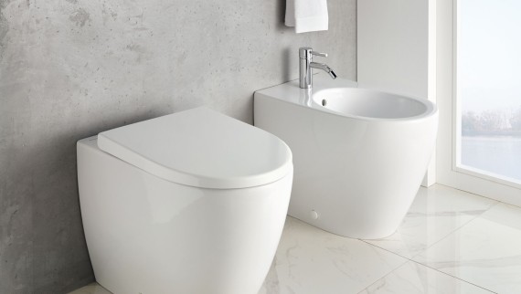 Kombinacja WC Geberit iCon i bidetu stojącego Kombinacja WC Geberit iCon i bidetu stojącego