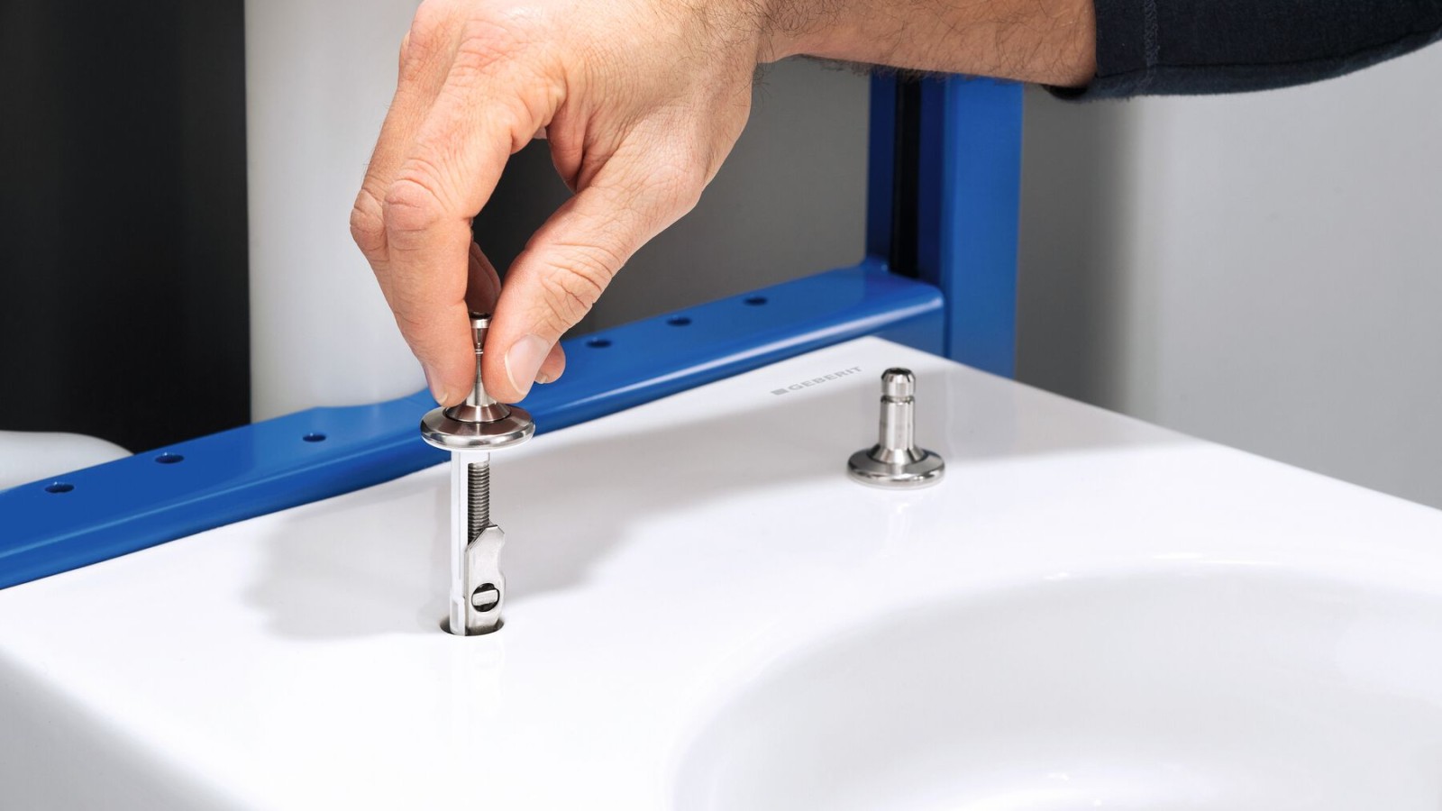 montaż miski do stelaża podtynkowego Geberit montaż miski do stelaża podtynkowego Geberit