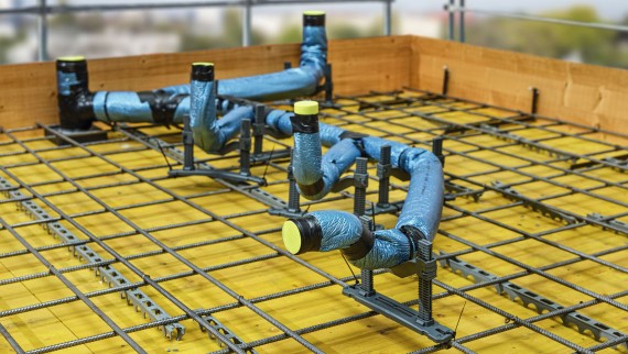 Zastosowanie Geberit Silent-db20 w stropach betonowych z użyciem uchwytu rurowego