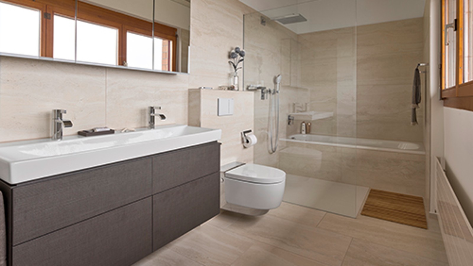 Łazienka wyposażona w toaletę myjącą Geberit AquaClean po renowacji Łazienka wyposażona w toaletę myjącą Geberit AquaClean po renowacji