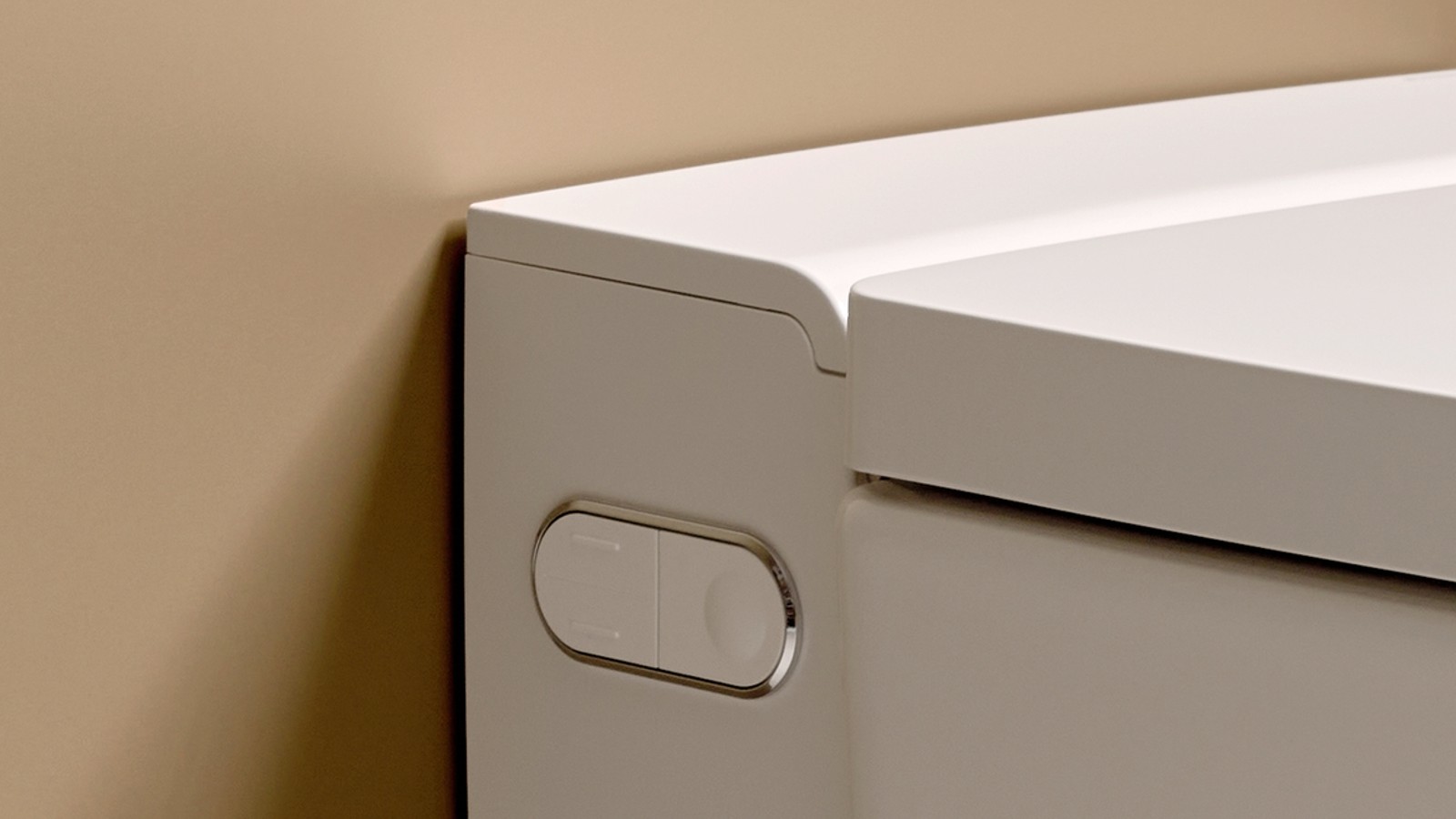 Widok z boku toalety myjącej Mera Widok z boku toalety myjącej Mera