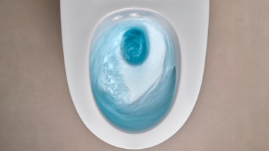 Bezrantowa toaleta myjąca Geberit AquaClean Mera z technologią TurboFlush