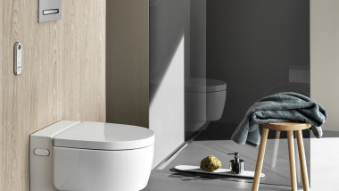 Geberit AquaClean Mera Comfort toaleta myjąca z pilotem i przyciskiem uruchamiającym Sigma50 