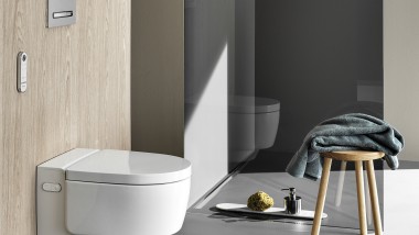 Geberit AquaClean Mera Comfort toaleta myjąca z pilotem i przyciskiem uruchamiającym Sigma50