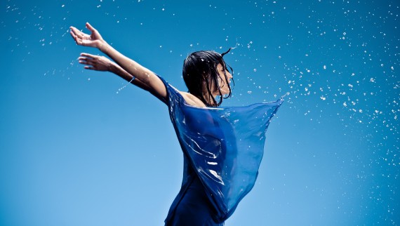 Melanie Winiger pozuje do kampanii Geberit AquaClean Melanie Winiger pozuje do kampanii Geberit AquaClean