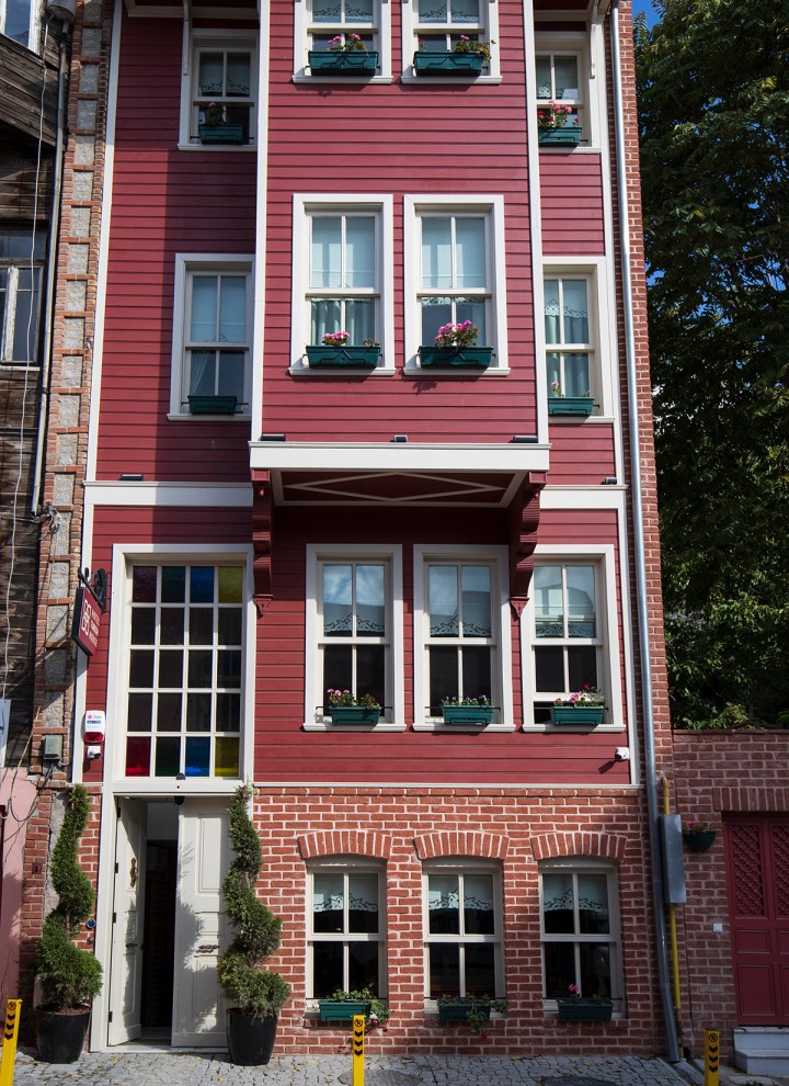 Przed i po: budynek po przebudowie w 2022 r. (© Haydar Erçin) Przed i po: budynek po przebudowie w 2022 r. (© Haydar Erçin)