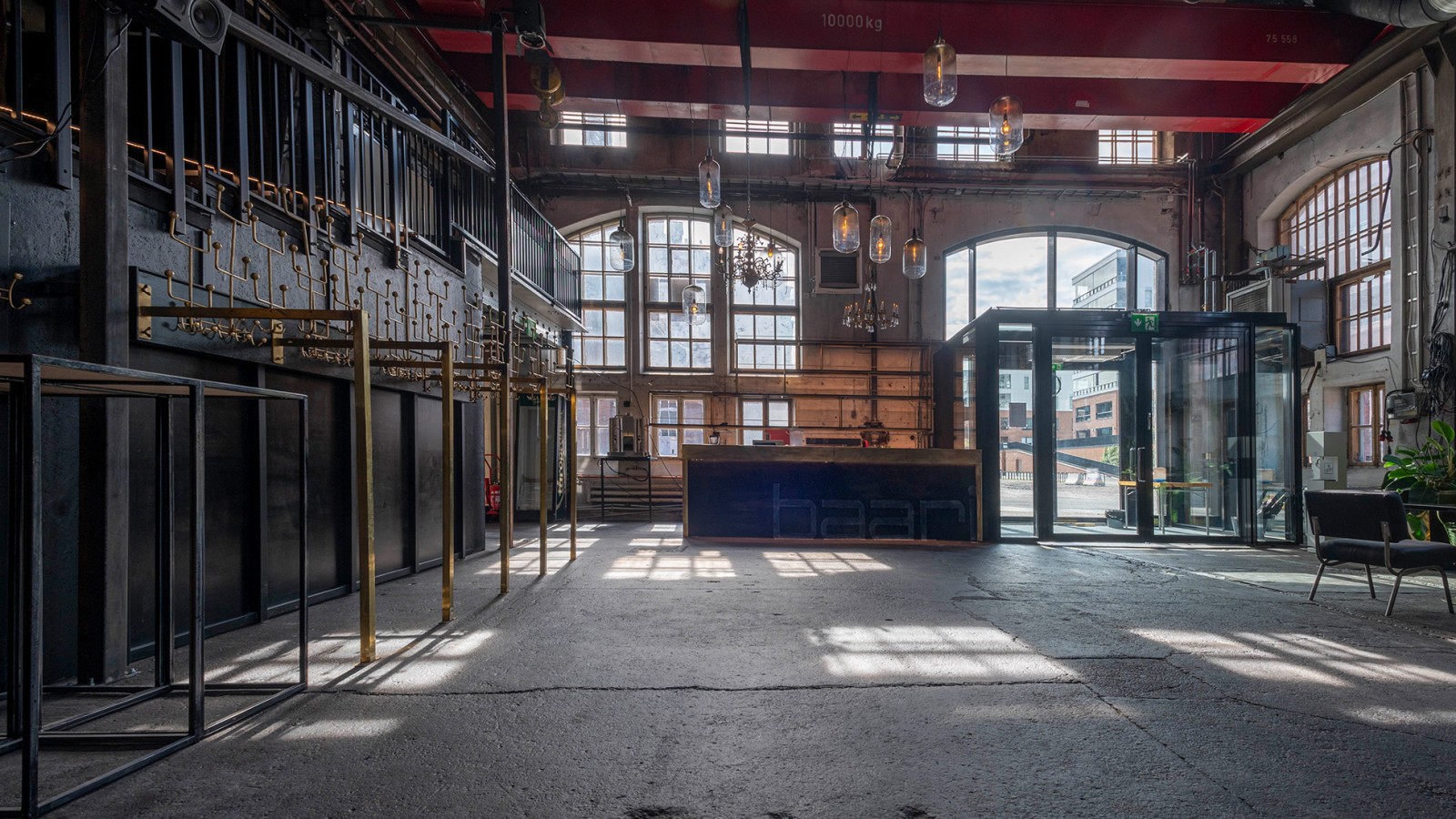 Oferta w Konepaja jest niezwykle różnorodna. Bary, kluby, wydarzenia sportowe i kulturalne znajdą tu wystarczająco dużo miejsca (© Kansallis Teatteri) Oferta w Konepaja jest niezwykle różnorodna. Bary, kluby, wydarzenia sportowe i kulturalne znajdą tu wystarczająco dużo miejsca (© Kansallis Teatteri)