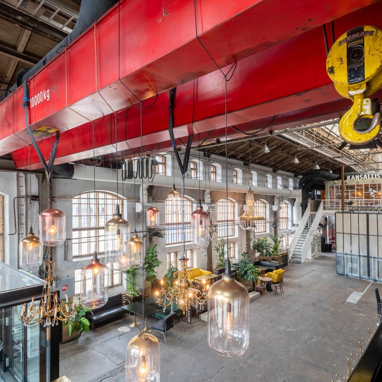 Zachowano industrialny charakter budynków (© Kansallisteatteri) Zachowano industrialny charakter budynków (© Kansallisteatteri)