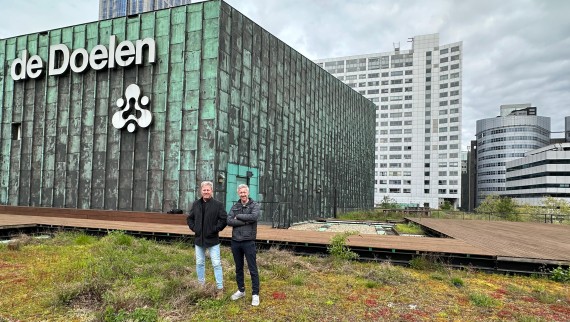 Architekci Dave Hoffers (po prawej) i Carlo Bes w De Doelen Architekci Dave Hoffers (po prawej) i Carlo Bes w De Doelen