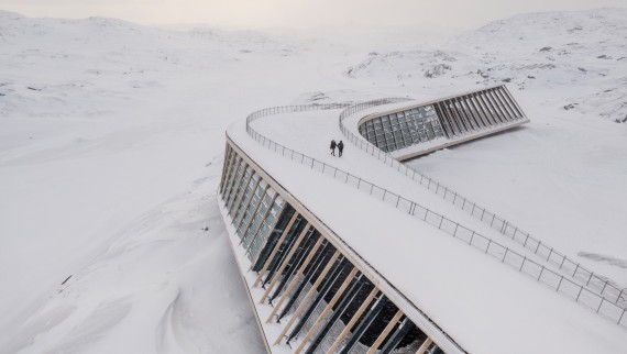 Dach Centrum Icefjord jest również tarasem spacerowym (© Adam Mørk) Dach Centrum Icefjord jest również tarasem spacerowym (© Adam Mørk)