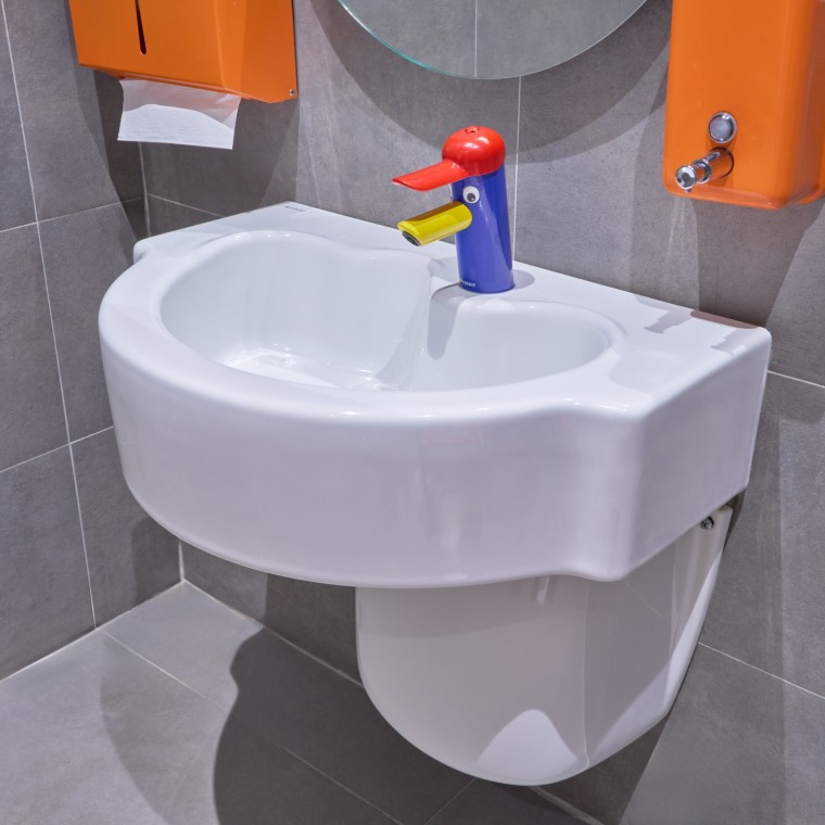 Produkty z linii Geberit Bambini są przeznaczone dla dzieci. (© Oğuzhan Kasar) Produkty z linii Geberit Bambini są przeznaczone dla dzieci. (© Oğuzhan Kasar)