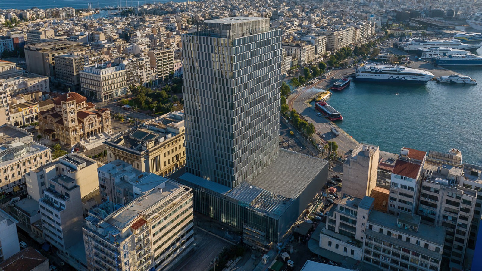 Nowa twarz starego giganta (© George Fakaros)