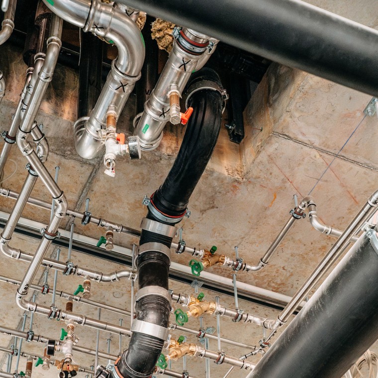 Wieżowiec mieszkalny DS 90: Geberit Silent-Pro BottomTurn w obszarze zmiany kierunku Wieżowiec mieszkalny DS 90: Geberit Silent-Pro BottomTurn w obszarze zmiany kierunku