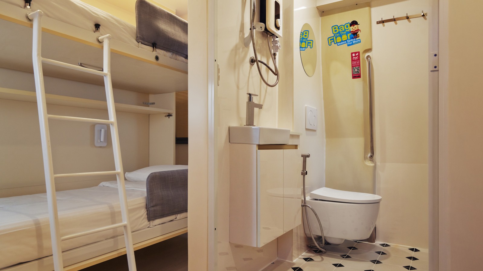 Pomysłowe: łóżka wykonane na zamówienie można łatwo złożyć, gdy nie są używane (© Watson Lau)