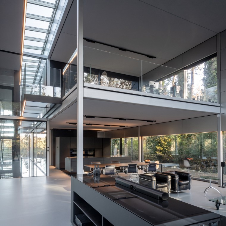 Budynek jest niemal w całości demontowalny i możliwy do ponownego wykorzystania. (© Lucas van der Wee)