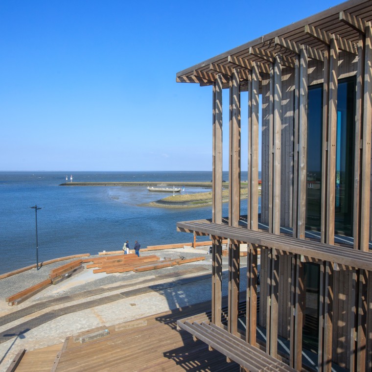 Duńska gwiazda architektury, Dorte Mandrup, zaprojektowała nowy budynek tak, aby wytrzymał trudne warunki klimatyczne (© Tjeerd Visser) Duńska gwiazda architektury, Dorte Mandrup, zaprojektowała nowy budynek tak, aby wytrzymał trudne warunki klimatyczne (© Tjeerd Visser)