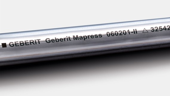 Czarna etykieta oznacza rurę systemową CrNiMo Geberit Mapress Stainless Steel