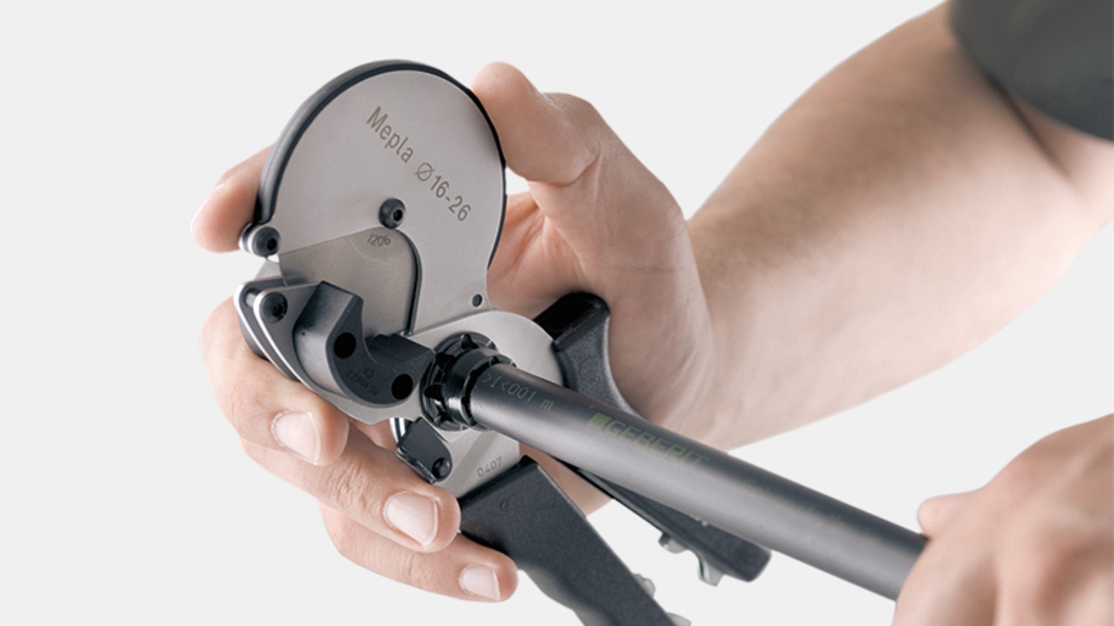 Cięcie rur na długość i gratowanie za pomocą jednego narzędzia Cięcie rur na długość i gratowanie za pomocą jednego narzędzia