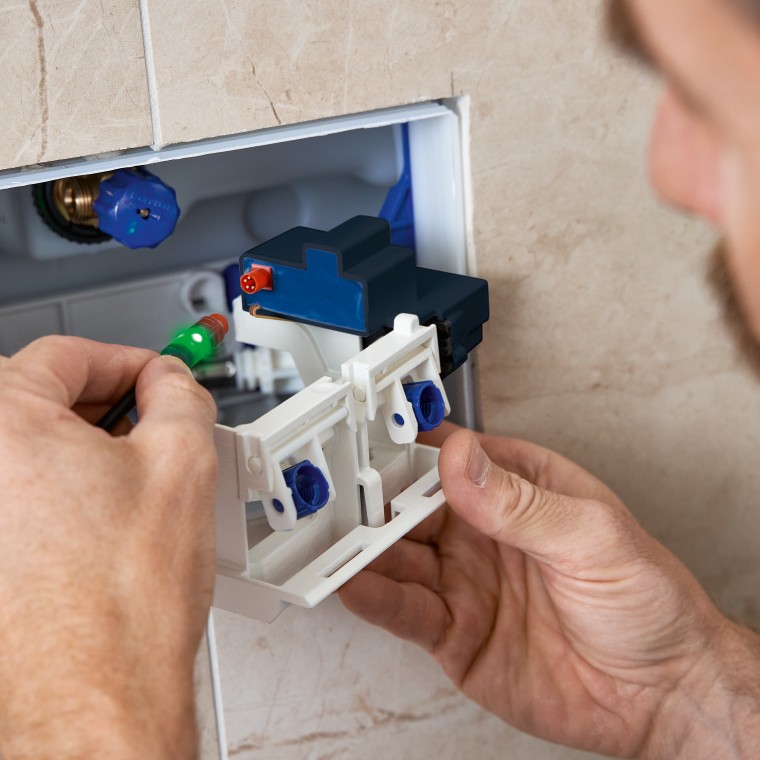 Wyświetlanie zasilania podczas doposażania modułu spłukiwania higienicznego HS05 przez hydraulika Wyświetlanie zasilania podczas doposażania modułu spłukiwania higienicznego HS05 przez hydraulika