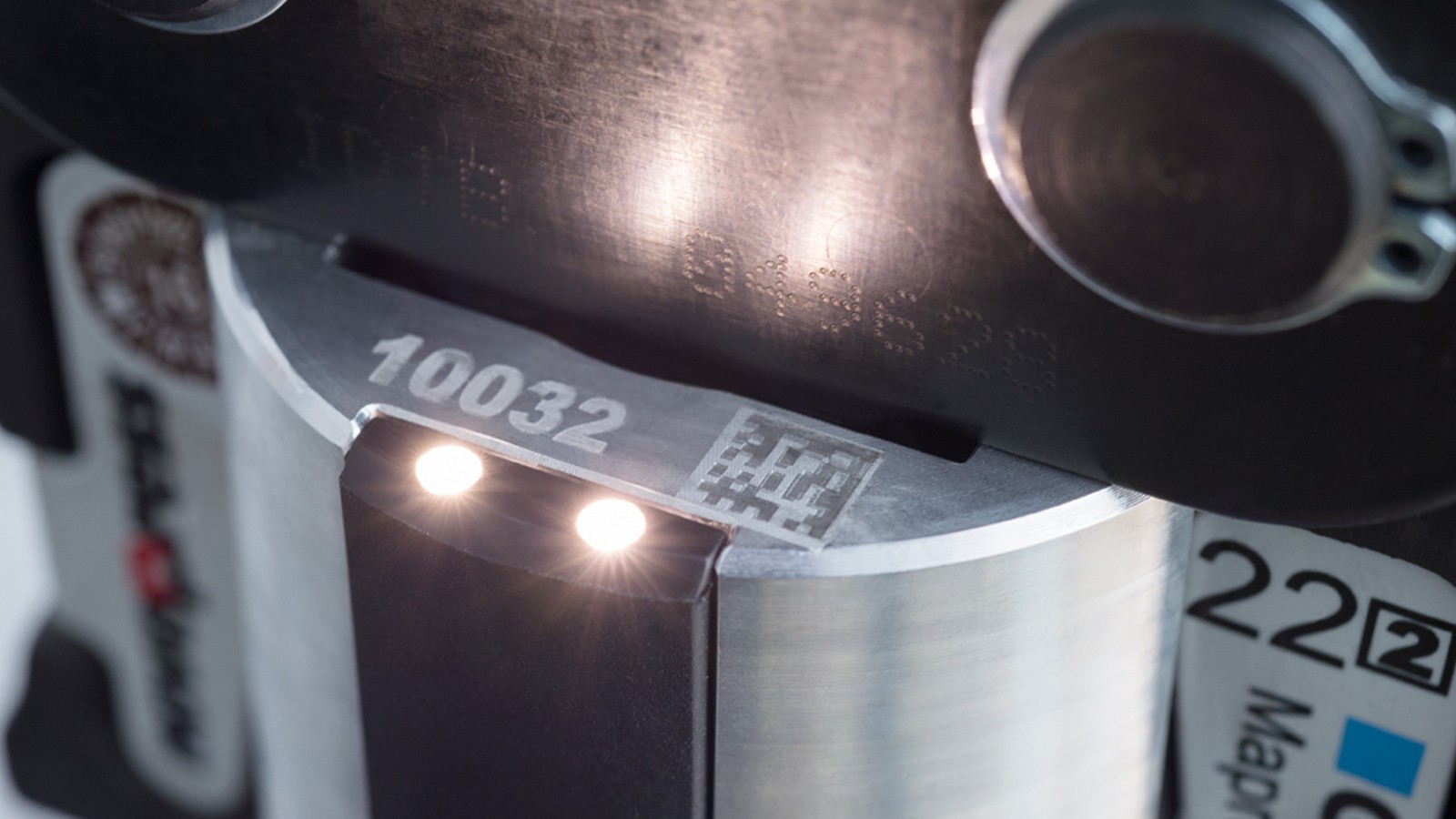 Zaciskarka Geberit z oświetleniem miejsca zaciskania zapewnia optymalną widoczność w ciemnych narożnikach. Zaciskarka Geberit z oświetleniem miejsca zaciskania zapewnia optymalną widoczność w ciemnych narożnikach.