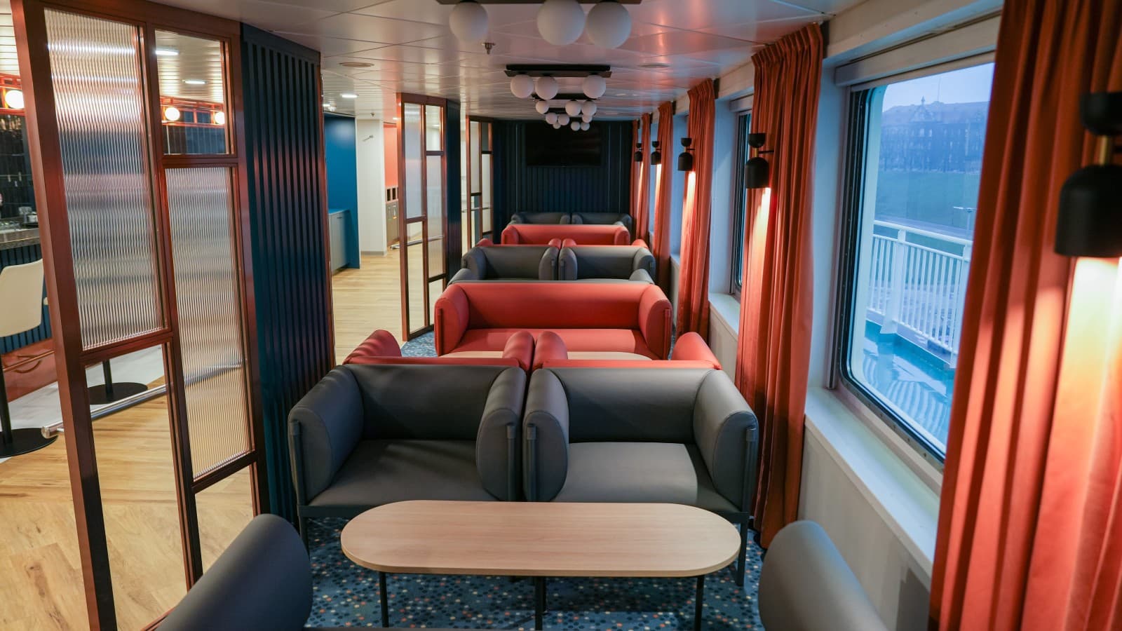 Wnętrze pokładu Jantar Unity Wnętrze pokładu Jantar Unity