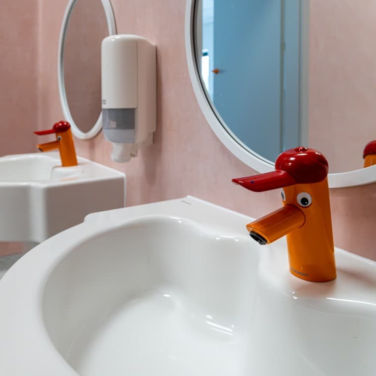 Baterie Geberit Bambini w Żłobku Kropka Baterie Geberit Bambini w Żłobku Kropka