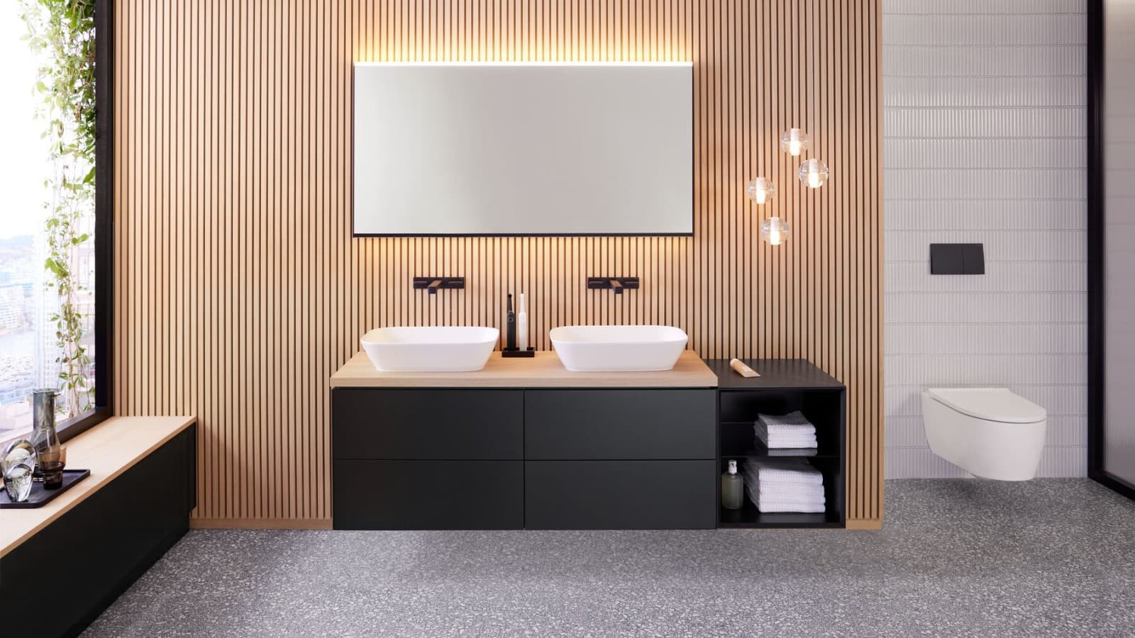 Geberit ONE w połączeniu z Geberit Option Plus Square 135 cm w kolorze czarnym matowym. (© Geberit) Geberit ONE w połączeniu z Geberit Option Plus Square 135 cm w kolorze czarnym matowym. (© Geberit)