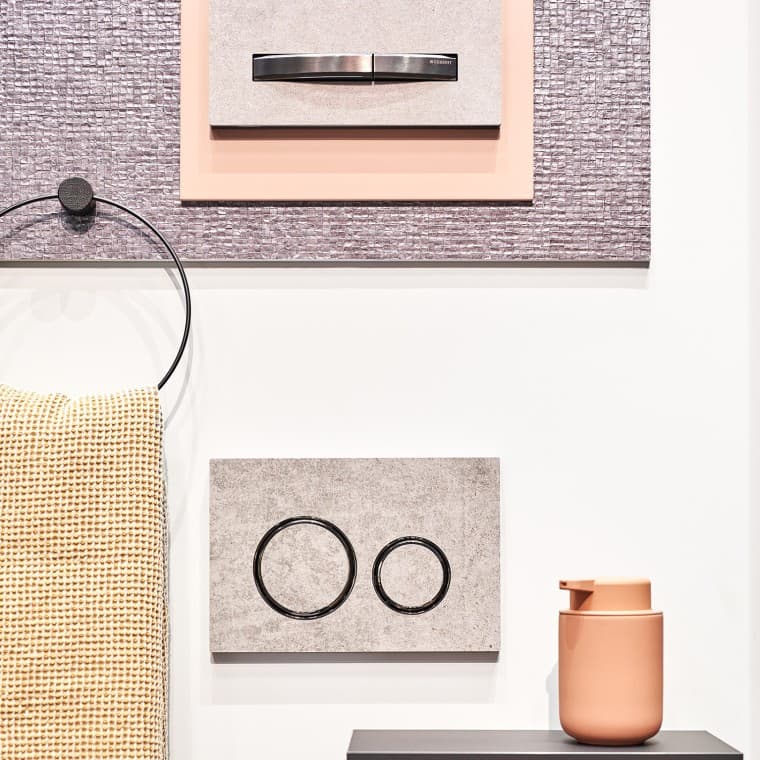 Mieszanka materiałów w łazience tworzy poczucie przytulności Mieszanka materiałów w łazience tworzy poczucie przytulności