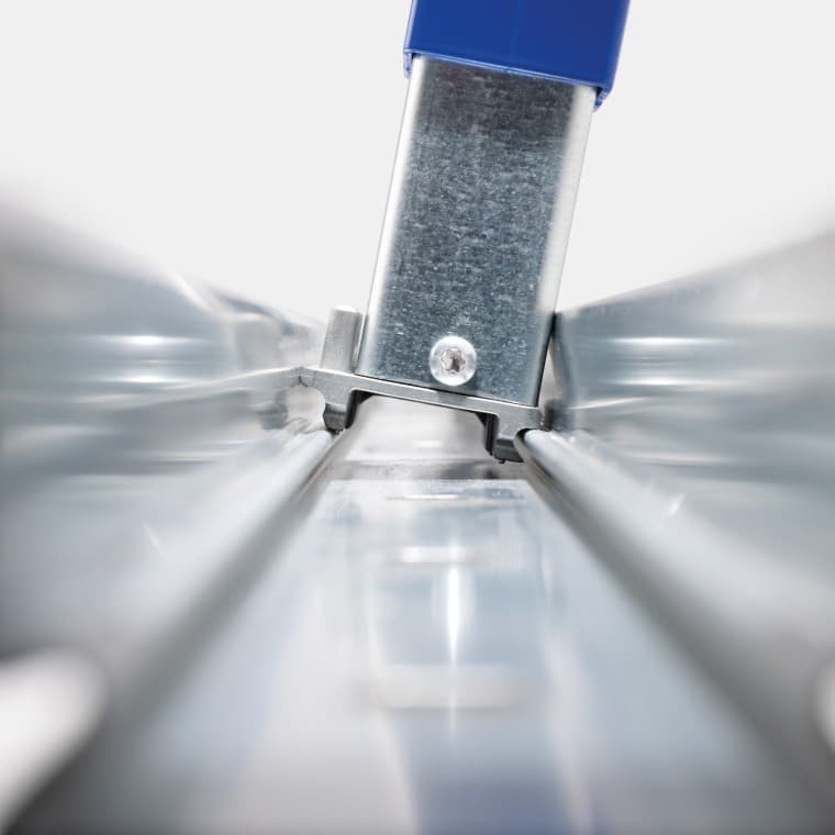 Stopy montowane w szynę na klik Stopy montowane w szynę na klik