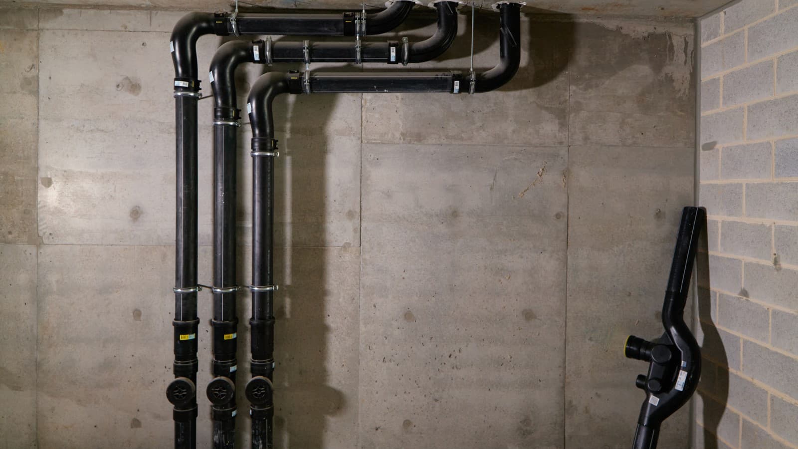 System kanalizacji budynku z SuperTube doprowadził do znacznego zwiększenia przestrzeni użytkowej (© Michael Curwood & Adam Powell) System kanalizacji budynku z SuperTube doprowadził do znacznego zwiększenia przestrzeni użytkowej (© Michael Curwood & Adam Powell)