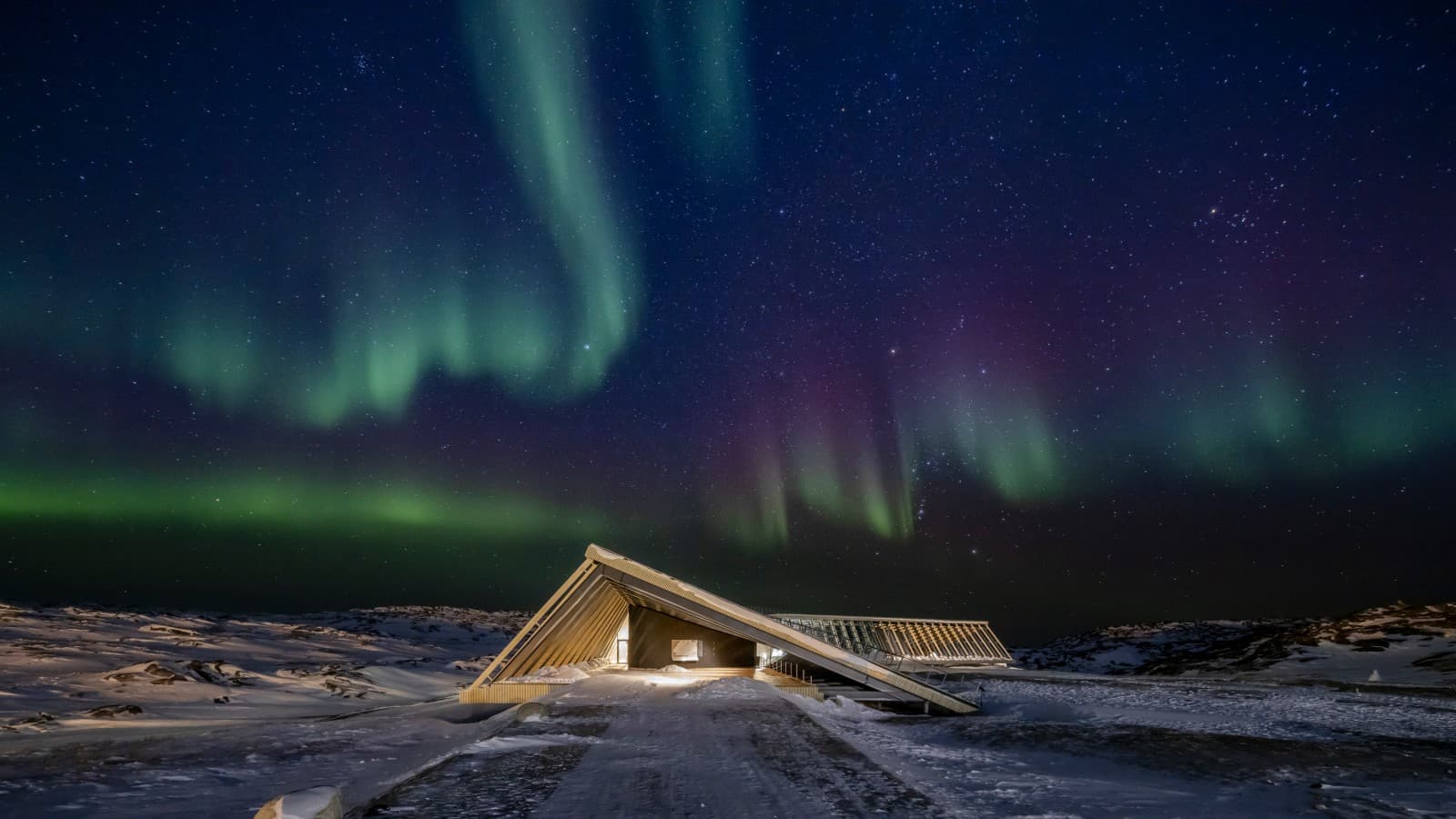 Centrum Icefjord w spektakularnym świetle grenlandzkiej nocy polarnej (© Adam Mørk) Centrum Icefjord w spektakularnym świetle grenlandzkiej nocy polarnej (© Adam Mørk)