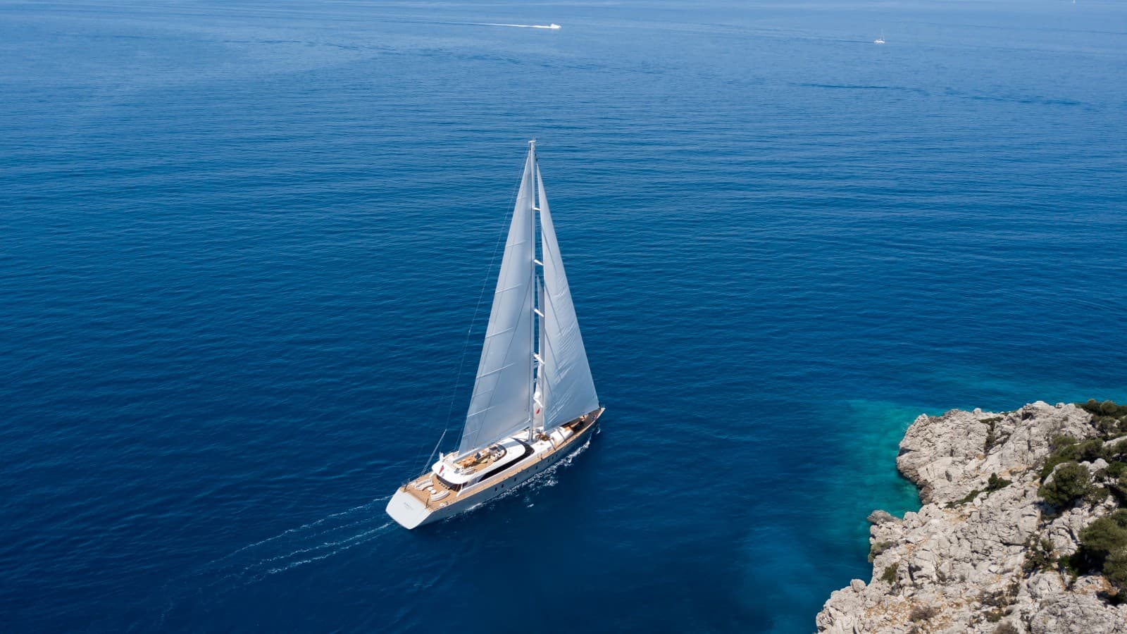 Jacht żaglowy ze stoczni ADA Yachting w Bodrum płynie przez Morze Śródziemne (© ADA Yachting) Jacht żaglowy ze stoczni ADA Yachting w Bodrum płynie przez Morze Śródziemne (© ADA Yachting)
