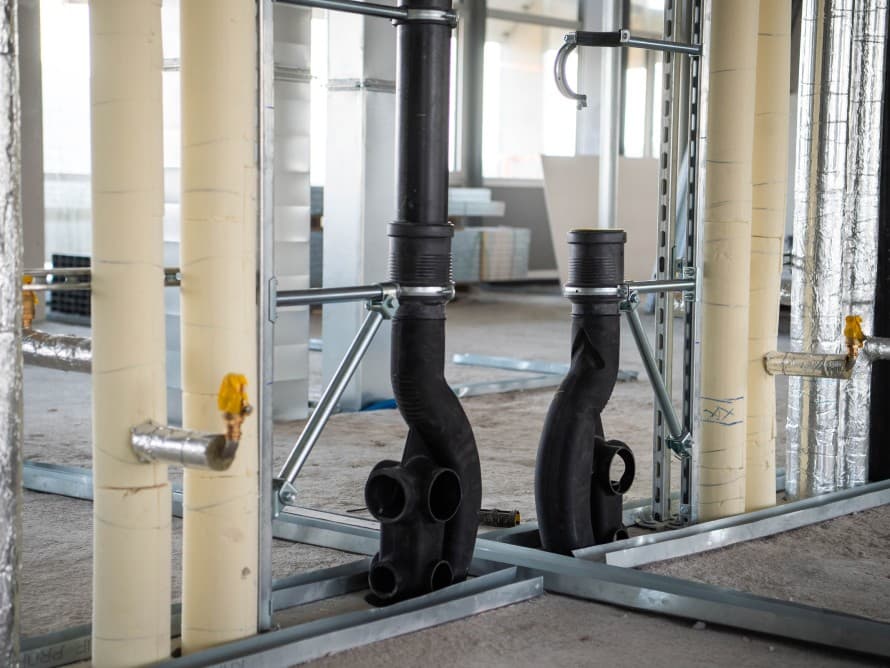 Pion kanalizacyjny z systemem Geberit Silent-db20 SuperTube w przebudowanym budynku mieszkalnym OMU 93 Pion kanalizacyjny z systemem Geberit Silent-db20 SuperTube w przebudowanym budynku mieszkalnym OMU 93