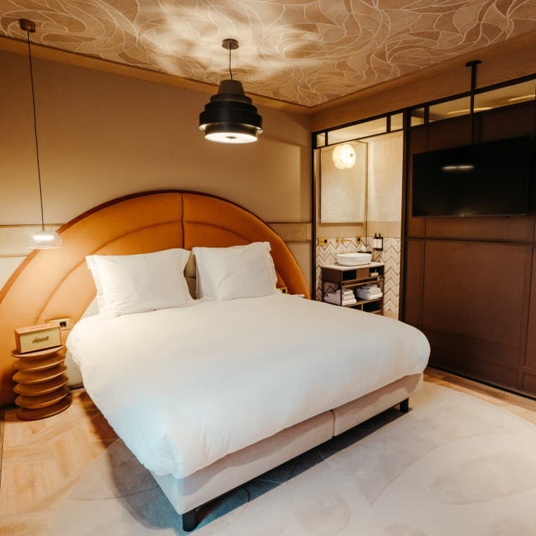 36 stylowych pokoi hotelowych w nowoczesnym stylu z połowy ubiegłego wieku (© Nina Slagmolen) 36 stylowych pokoi hotelowych w nowoczesnym stylu z połowy ubiegłego wieku (© Nina Slagmolen)