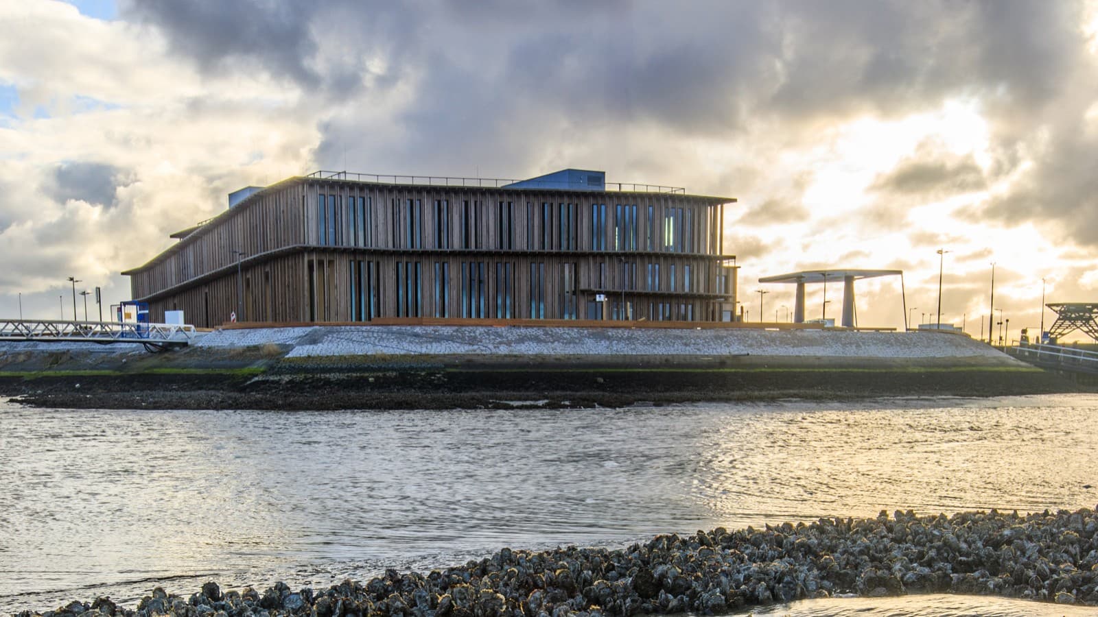 Nowo otwarte Centrum Światowego Dziedzictwa Morza Wattowego (© Tjeerd Visser/WEC) Nowo otwarte Centrum Światowego Dziedzictwa Morza Wattowego (© Tjeerd Visser/WEC)