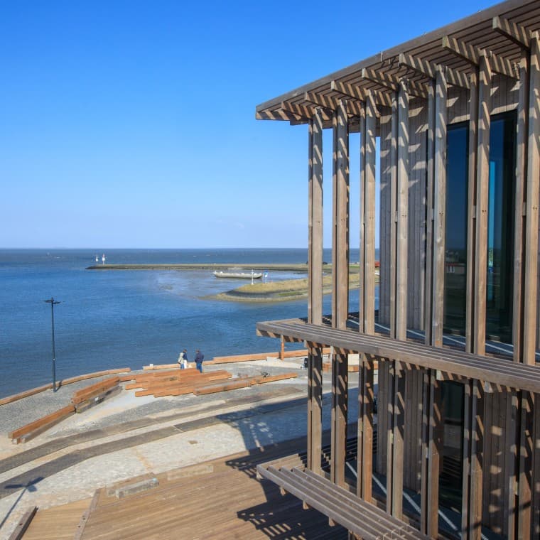 Duńska gwiazda architektury, Dorte Mandrup, zaprojektowała nowy budynek tak, aby wytrzymał trudne warunki klimatyczne (© Tjeerd Visser) Duńska gwiazda architektury, Dorte Mandrup, zaprojektowała nowy budynek tak, aby wytrzymał trudne warunki klimatyczne (© Tjeerd Visser)