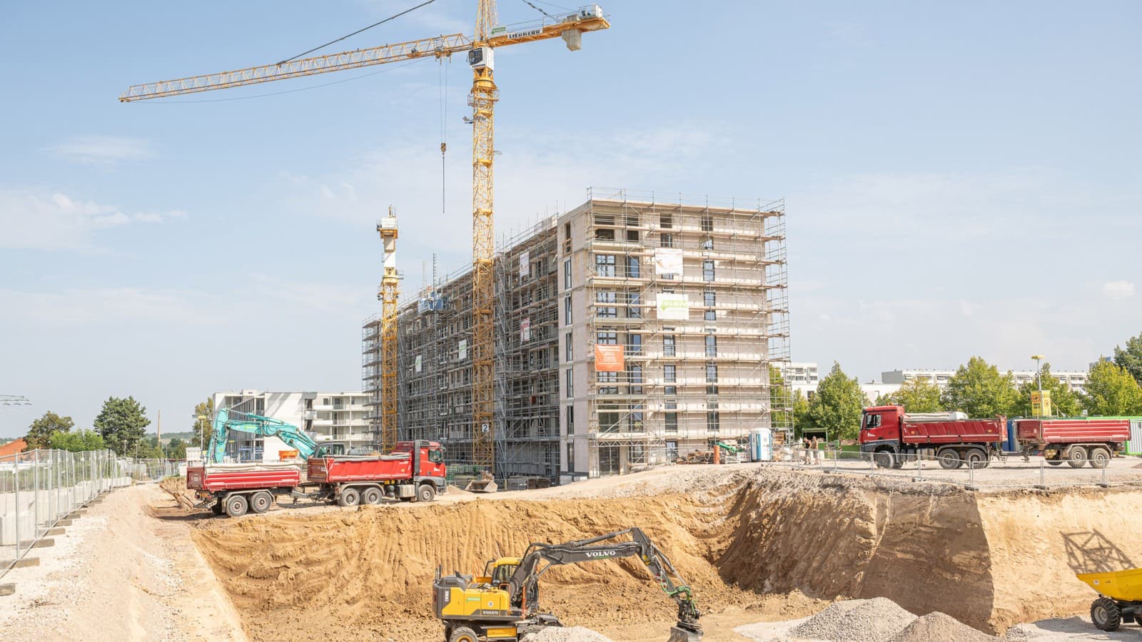 W ramach inwestycji mieszkaniowej Europakarree w Erfurcie powstało około 600 nowoczesnych mieszkań o wysokim standardzie, obejmujących lokale własnościowe, mieszkania na wynajem oraz mieszkania komunalne W ramach inwestycji mieszkaniowej Europakarree w Erfurcie powstało około 600 nowoczesnych mieszkań o wysokim standardzie, obejmujących lokale własnościowe, mieszkania na wynajem oraz mieszkania komunalne